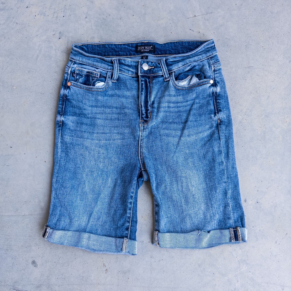 Judy Blue Bermuda Jean Shorts Womens L Blue Denim Cuffed Stretch JB15226LT